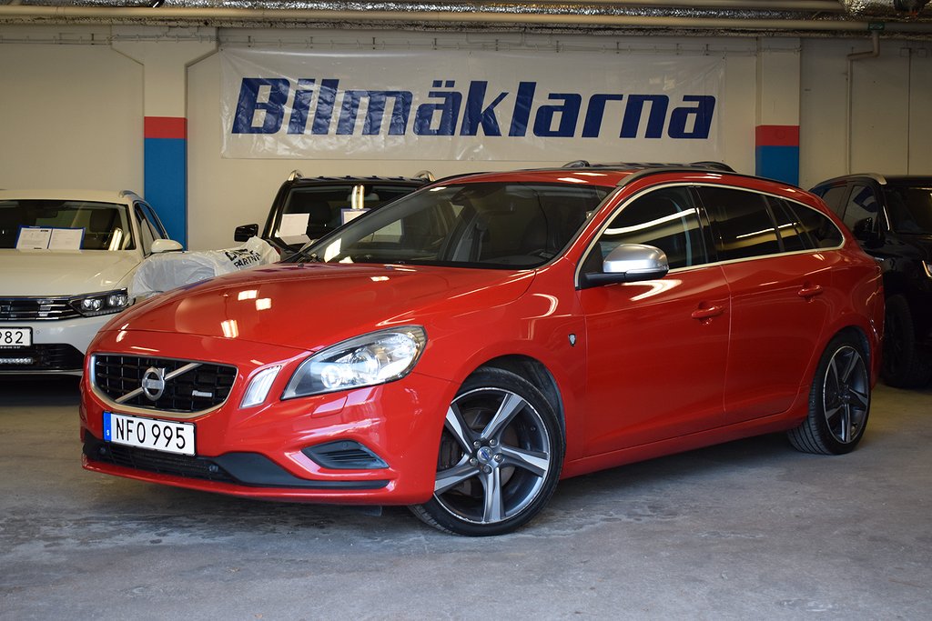 Volvo V60 D4 AWD Momentum R-Design VÄRM/ NAVI/ HELSKINN/ S&V