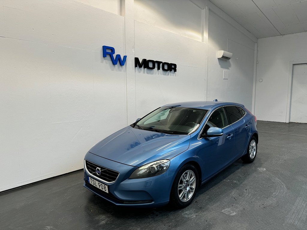 Volvo V40 D2 115hk Momentum VOC D-värm P-sensor