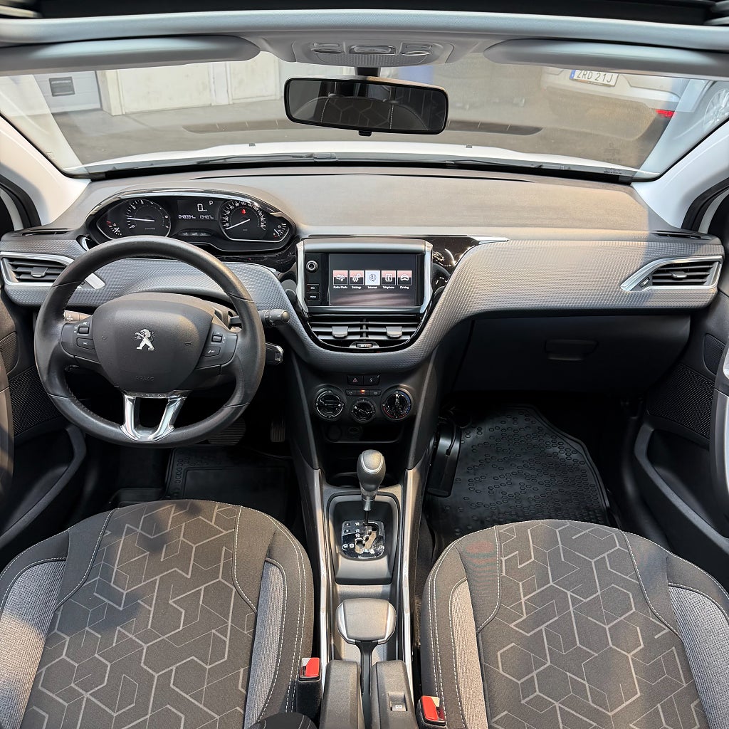 Peugeot 2008 1.2 PureTech 110 EAT Panorama Motorvärmare 110hk