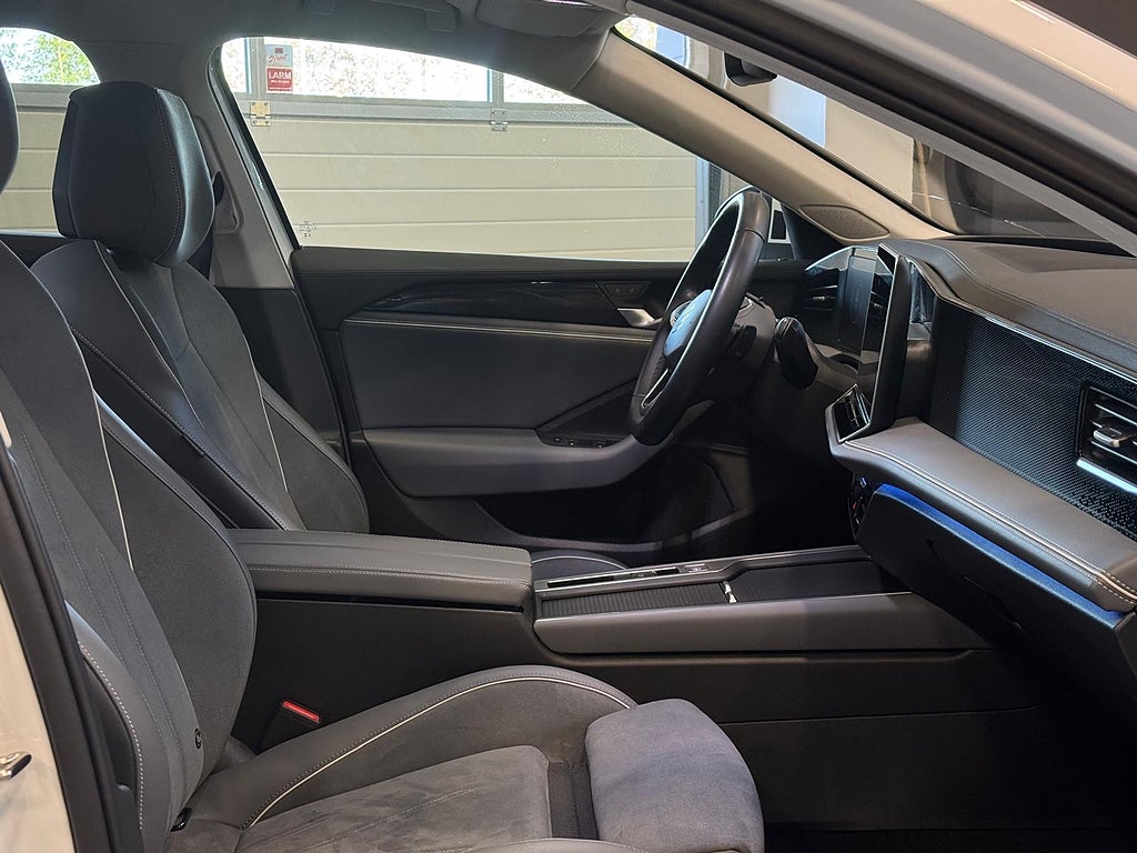 Volkswagen Passat Sportscombi 1.5 eTSI *3,99%* Business Moms Värmare Drag
