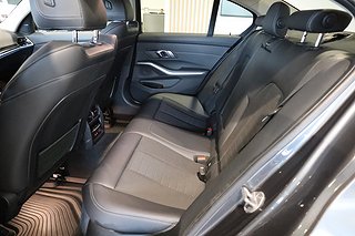 Sedan BMW 330e 13 av 25