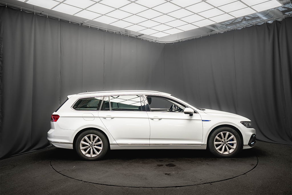 Volkswagen Passat GTE Plug-in B-VÄRMARE DRAG KAMERA CARPLAY 1-ÄGARE MOMS