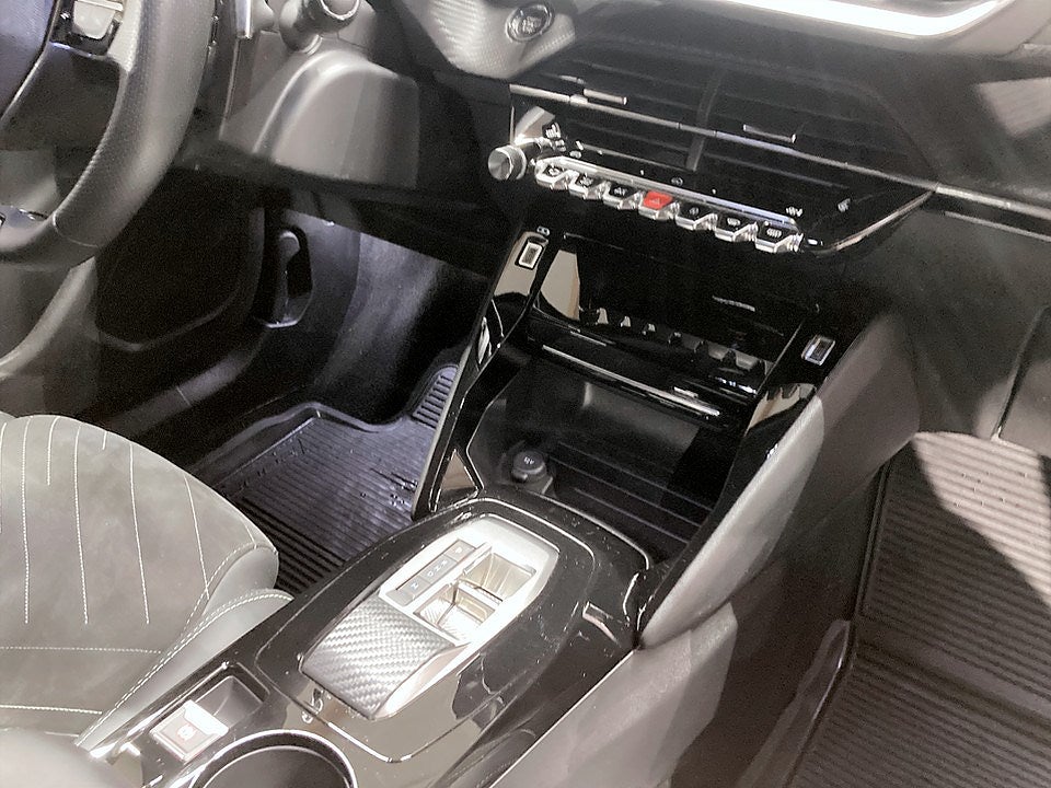 Bild på Peugeot 2008 GT 1.2 PT 130hk Aut - B-KAMERA, CARPLAY