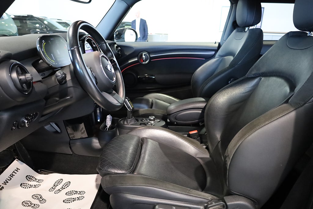 MINI Cooper SE Navi Läder Värmare Carplay Sensorer LED 2023