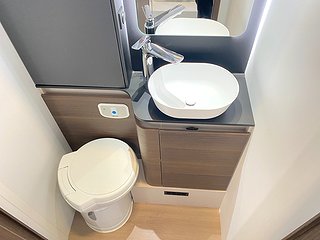 Husbil-halvintegrerad Adria Matrix Supreme 670 SL 22 av 31