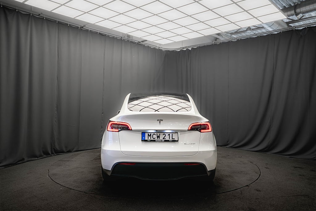 Tesla Model Y Long Range AWD DRAG PANO 96% SoH 1-ÄGARE KAMERA MOMS