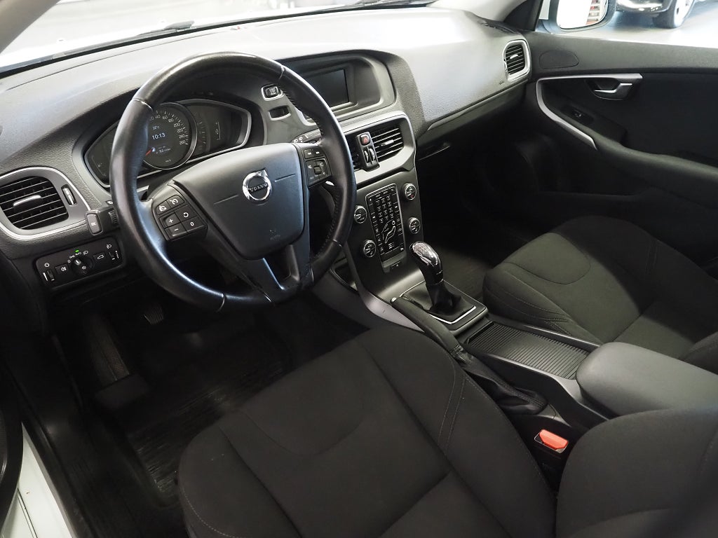 Volvo V40 D2 Business 120hk Drag P-Sen VOC D-Värm 2018
