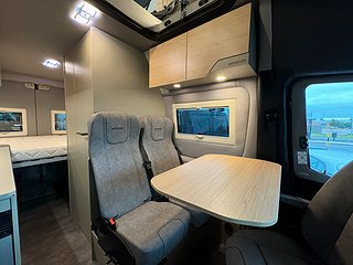 Husbil-halvintegrerad Robeta Womondo Pegasus Mercedes 150HK AUT 6 av 26