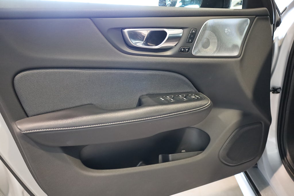 Volvo V60 B4 Geartronic R-Design B&W Navi Kamera VOC CarPlay 2021