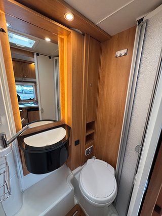 Husbil-integrerad Dethleffs Globebus I 004 14 av 20
