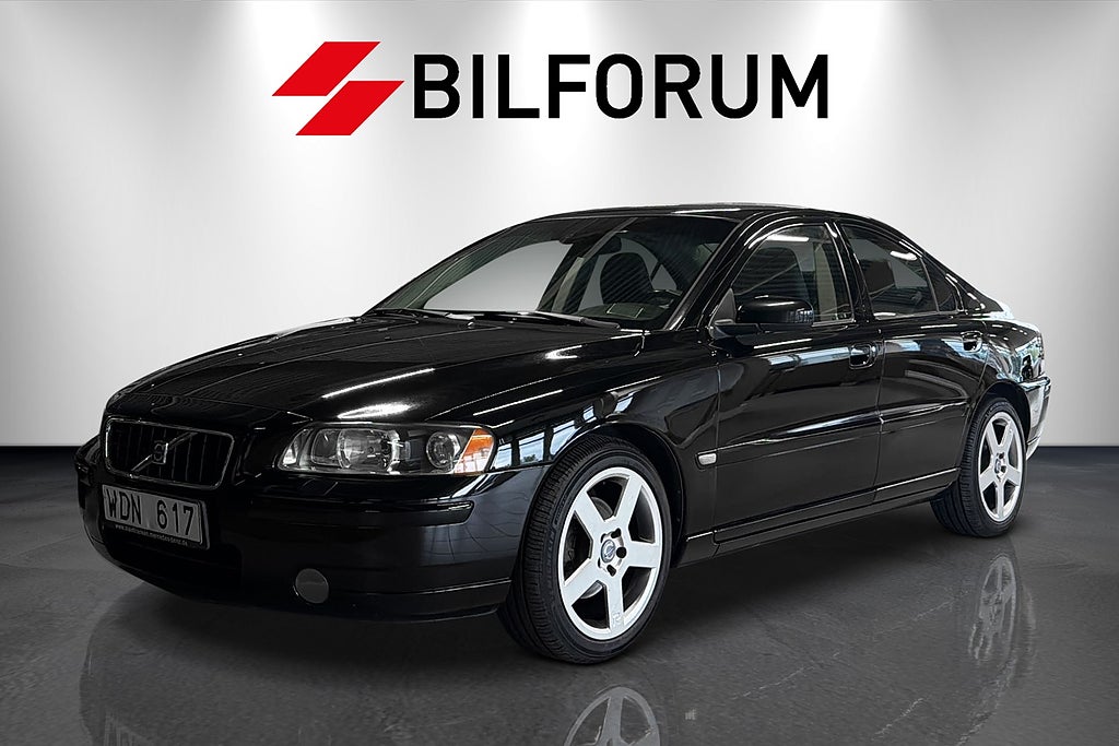 Volvo S60 2.4 MOMENTUM / R FÄLG / GAS BADLÅDA / CARPLAY / EL-STOL