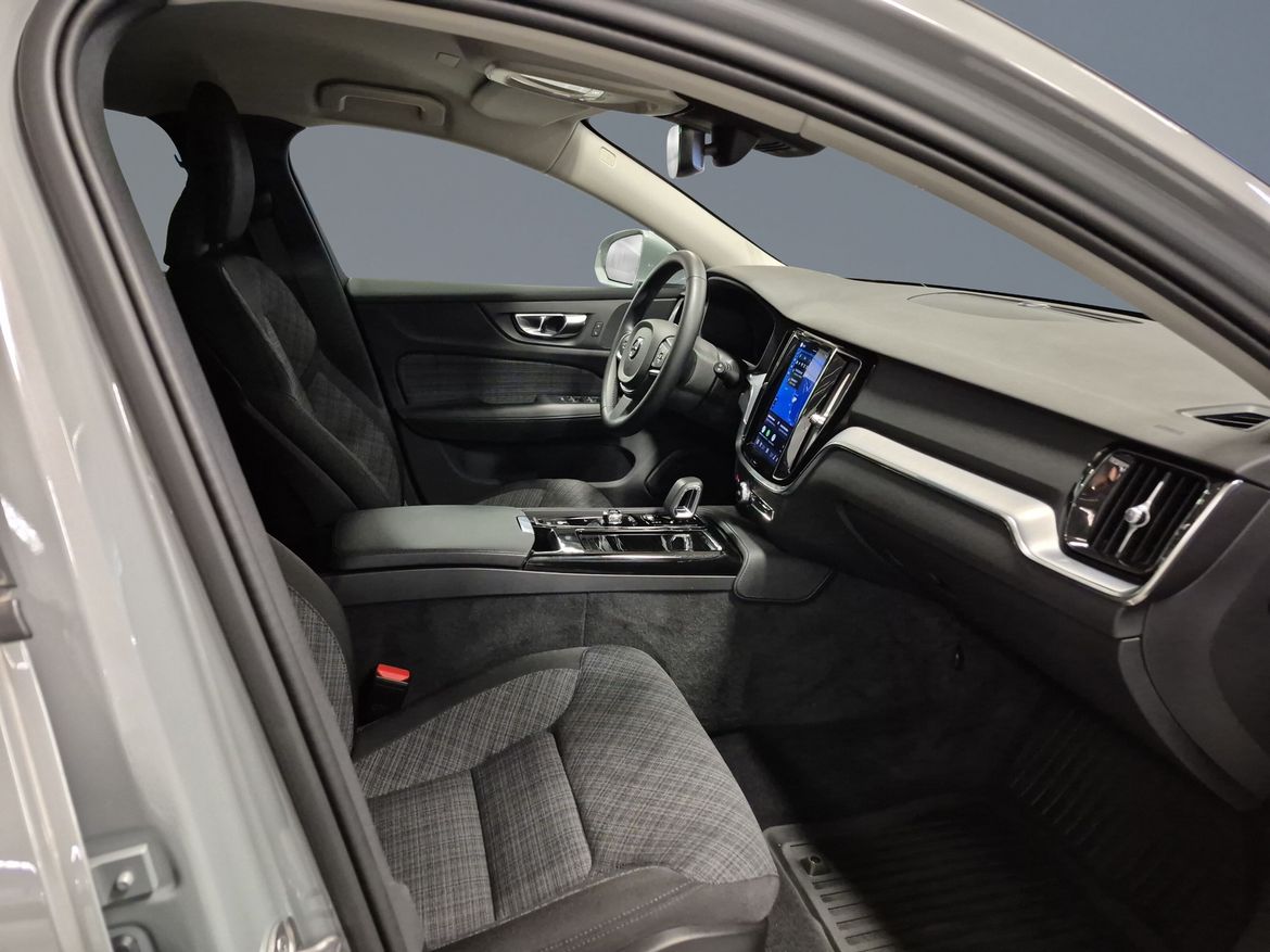 Volvo V60 Recharge T6 AWD Core Bright 2024, kuva 7/50