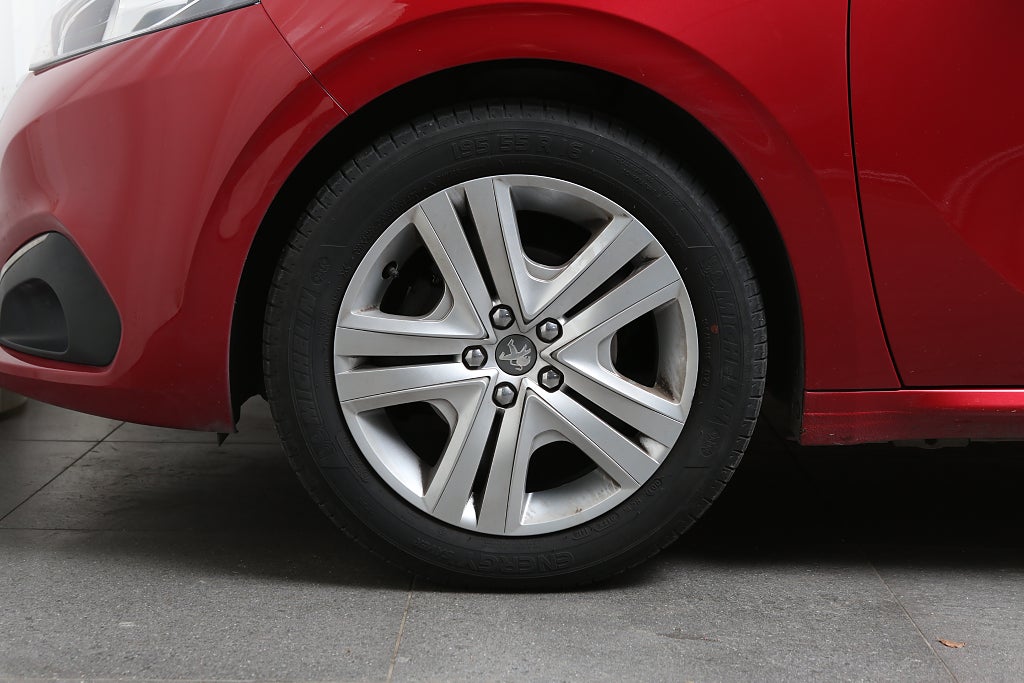 Peugeot 208 1,2 PureTech 82hk Style 5-D Panorama 2016