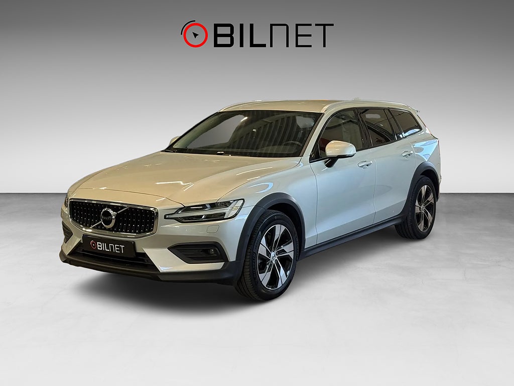 Volvo V60 Cross Country B4 AWD Aut Drag Kamera H/K Värmare 18"