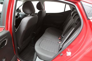 Halvkombi Hyundai i10 7 av 22