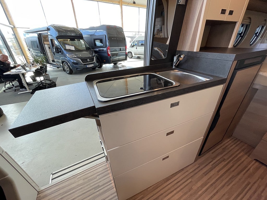 Carthago Malibu Van Charming GT Skyview 600 DB /Under 6m/4000kg totalvikt - Carthago