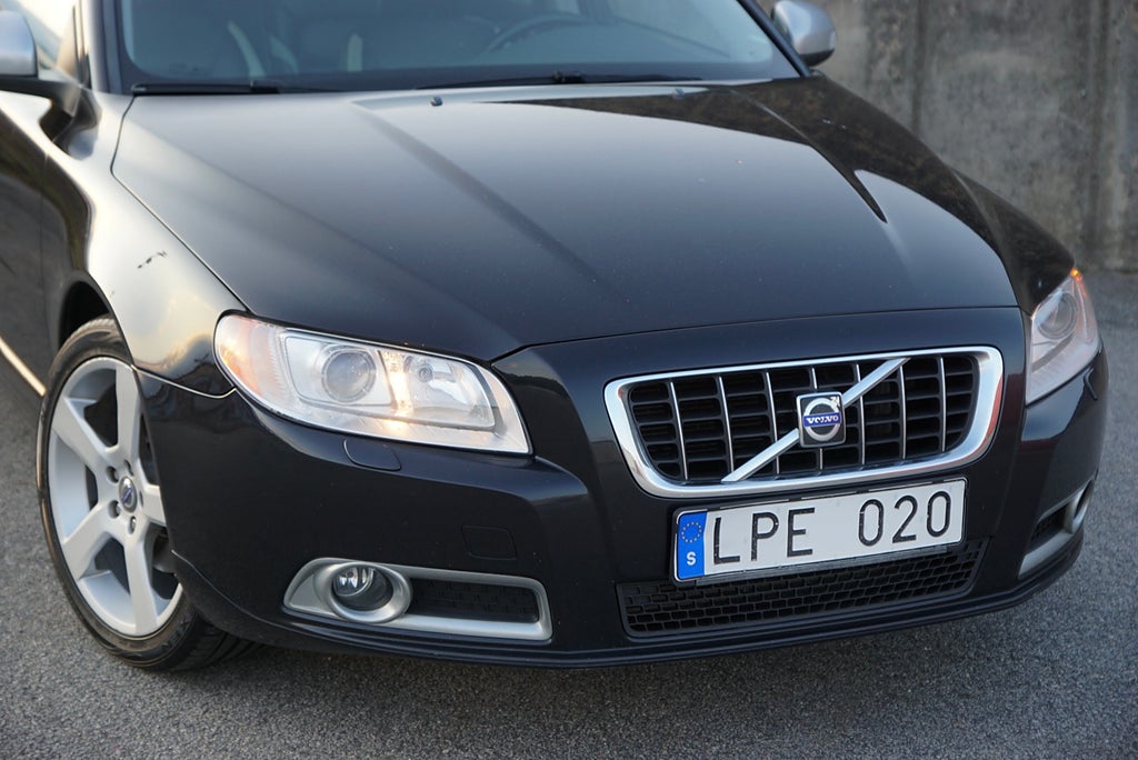 Volvo V70 T4 180hk R-Design 2-Ägare|Drag|P-Sensorer|