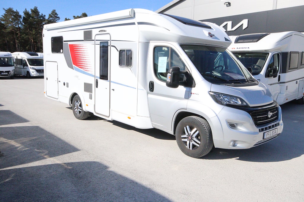 Bürstner Lyseo 727 (140hk)
