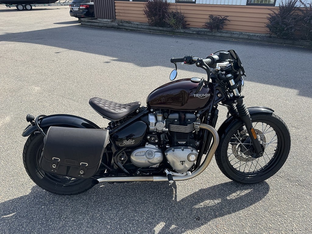 Triumph Bonneville Bobber 2017 - miniatyr 3