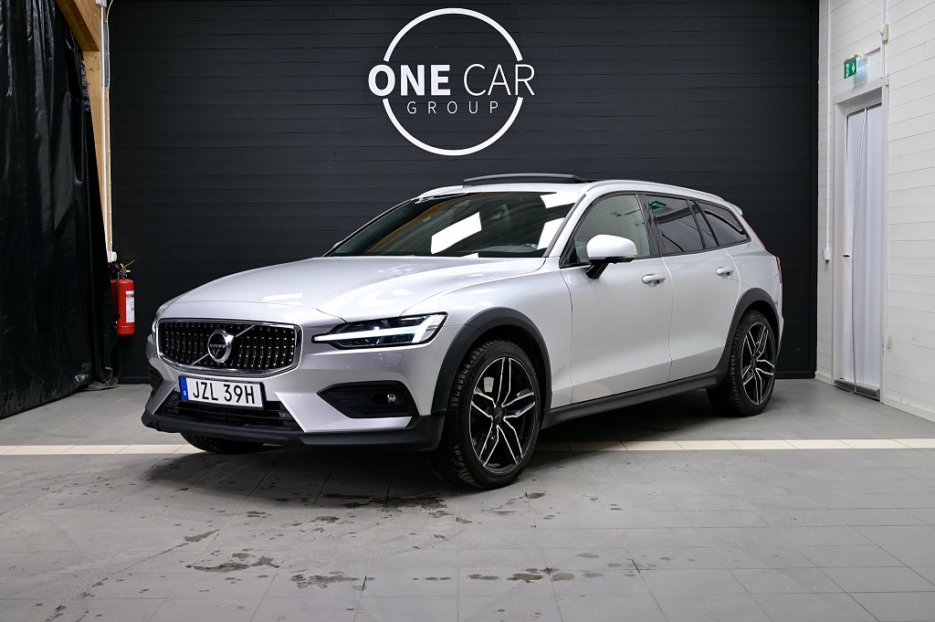 Volvo V60 Cross Country D4 AWD Pro Edition Pano HuD 360 H/K Minne D-Värm 190hk