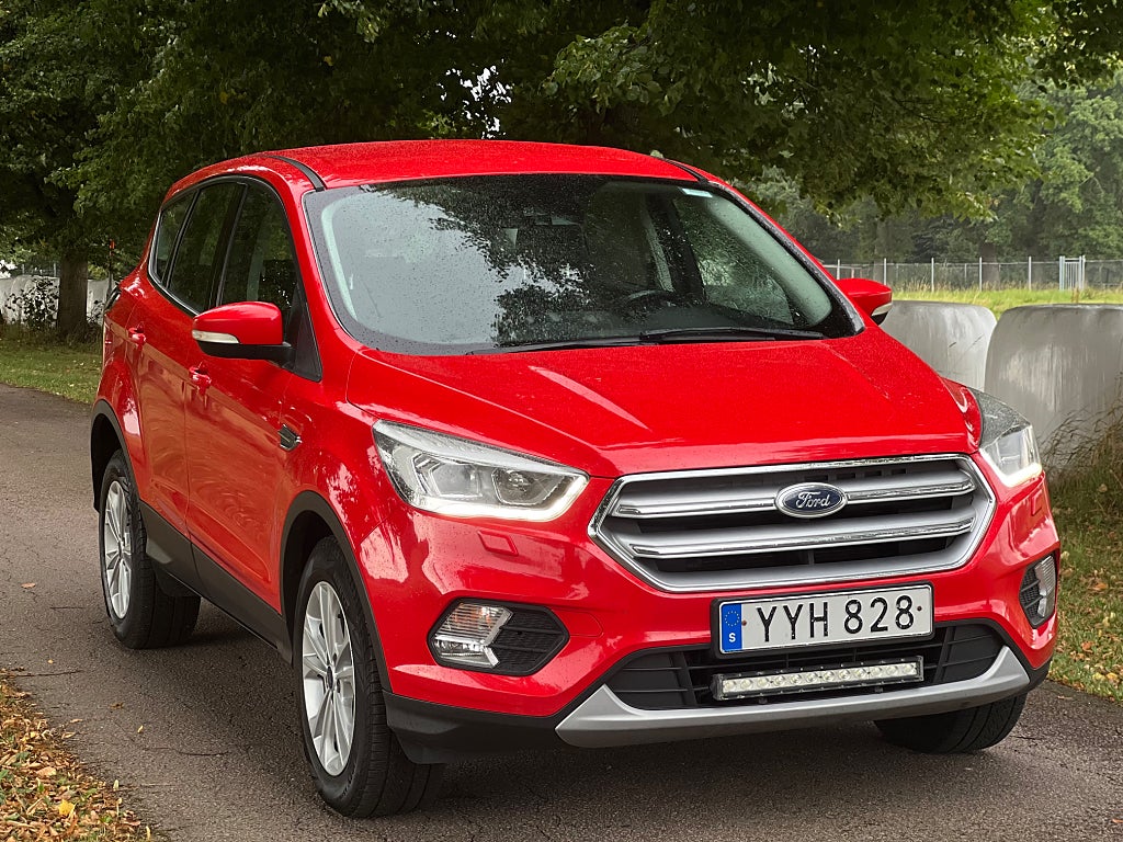Ford Kuga 1.5 TDCi Powershift Titanium Svensksåld Ny servad LED