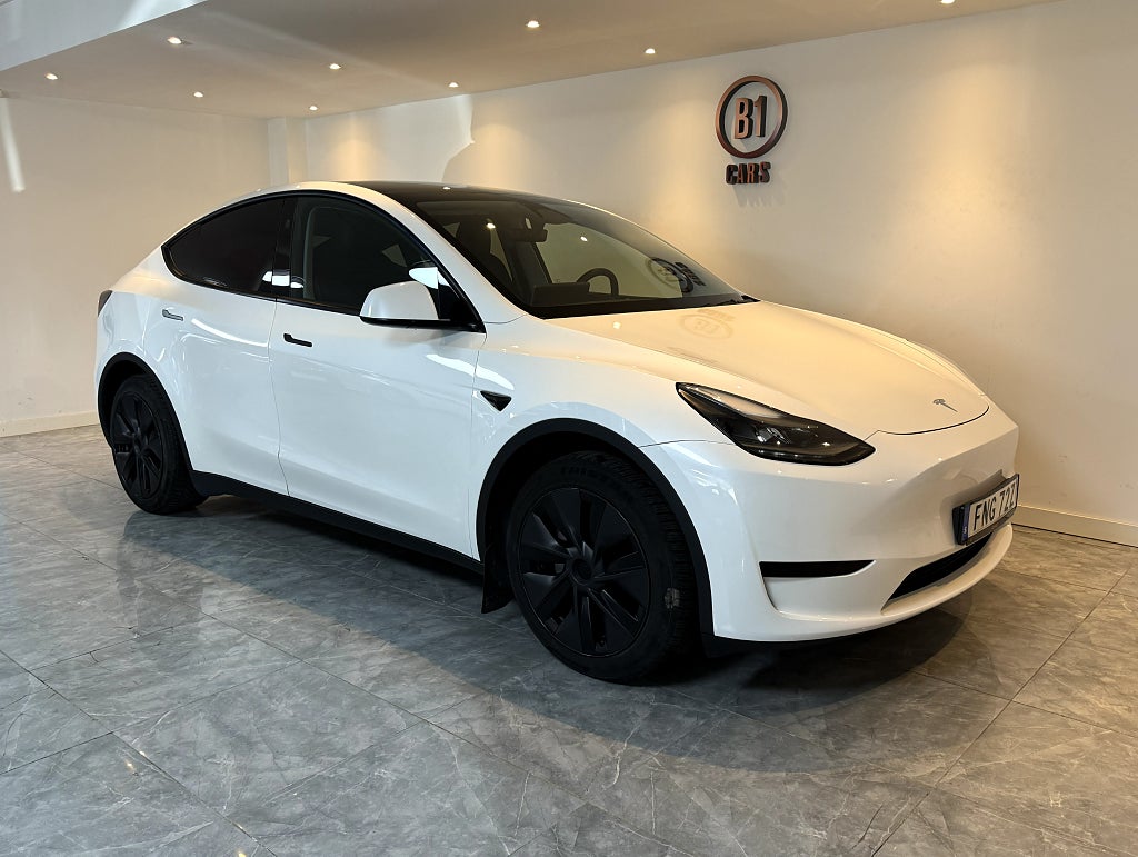 Tesla Model Y Long Range RWD Long Range VÄRMARE SKINN PANO SVENSKSÅLD