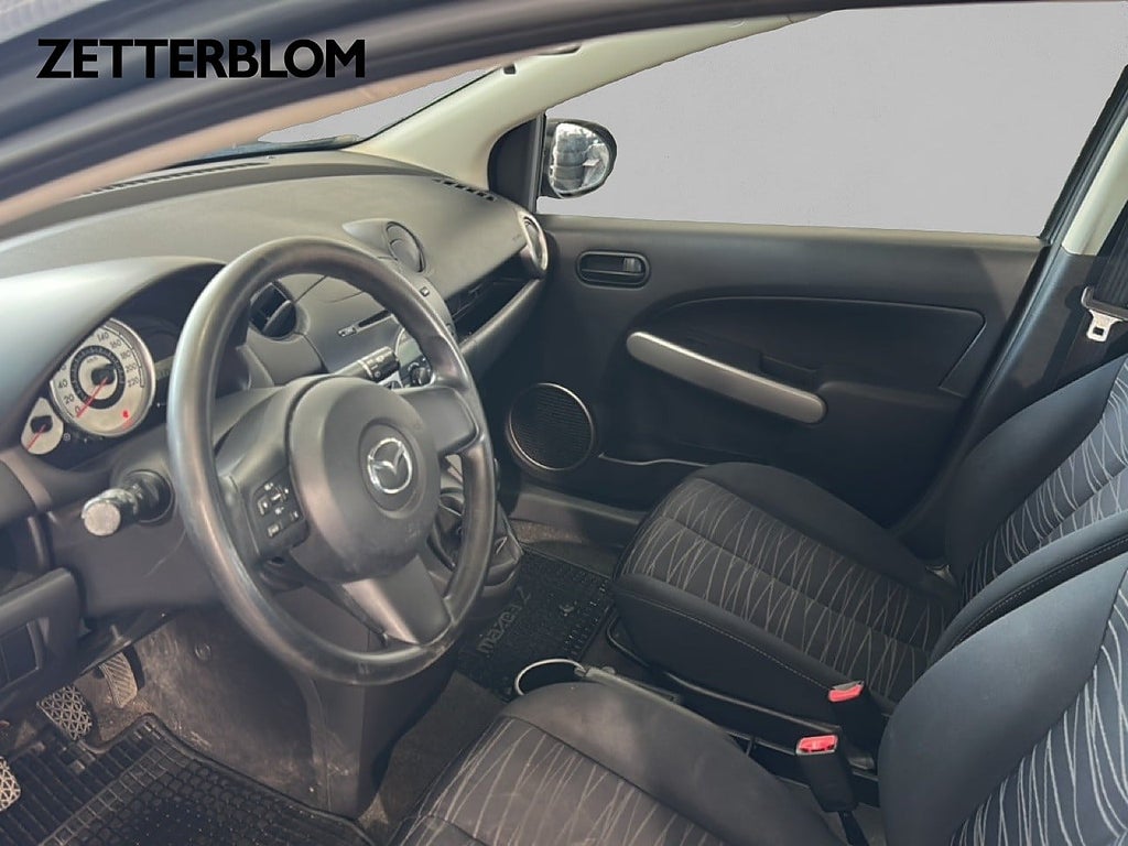Halvkombi Mazda 2 8 av 14