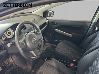 Halvkombi Mazda 2 8 av 14