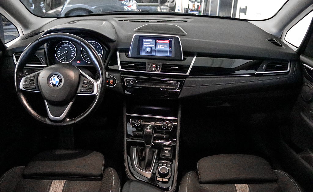 BMW 218 i Active Tourer Sport Line HiFi Dragkrok Kamera