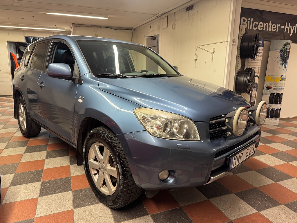 Toyota RAV4 2.2 D-4D 4x4/Dragkrok/Besiktigad