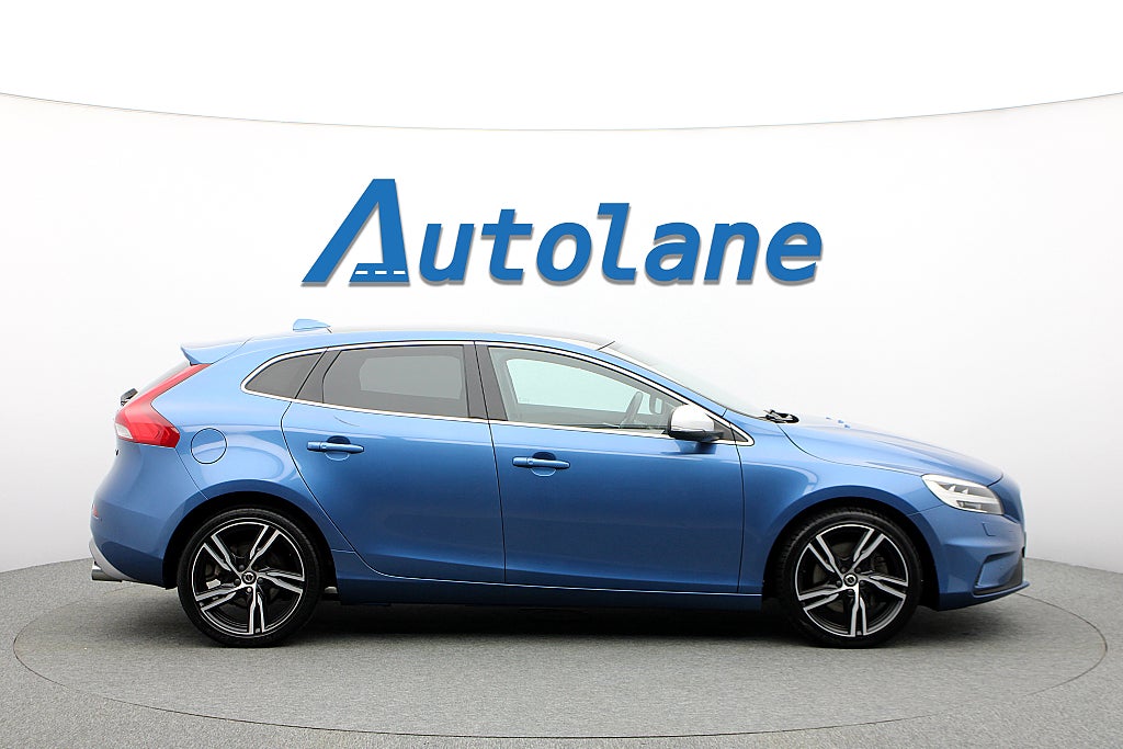 Volvo V40 T3 R-Design, Panorama, H/K, Kamera 152hk