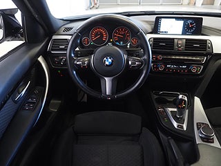 Sedan BMW 330e 14 av 21