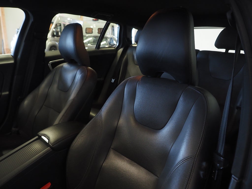 Volvo V60 D4 Geartronic 190hk Aut Summum VOC D-Värm Läder 2017