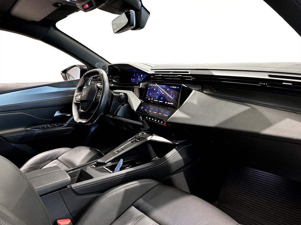 Bild på Peugeot 408 GT PHEV 225hk Aut DRAG PANO ELSTOLAR HELSKINN