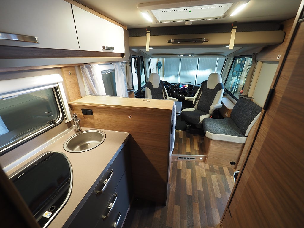 Weinsberg CaraCore 700 MEG Aut 3500kg