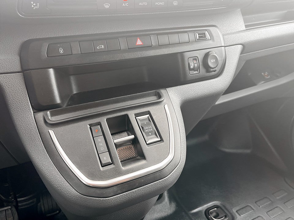 Bild på Peugeot e-Expert PRO+ 75kWh 136hk Aut L3 B-KAMERA NAVI