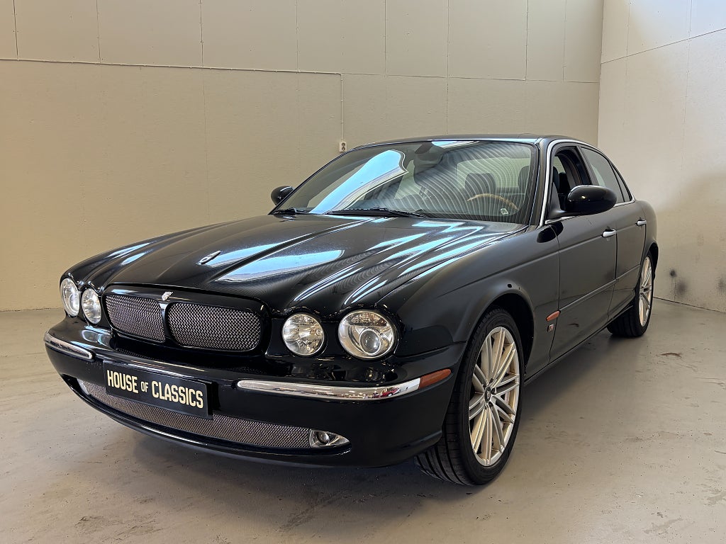 Jaguar XJ R