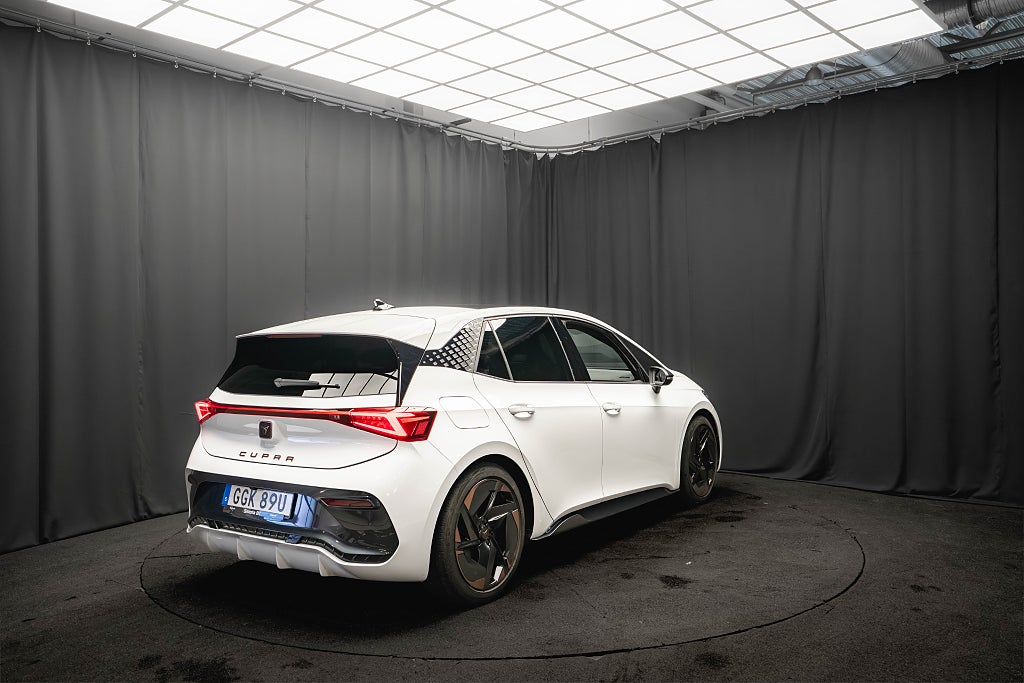 Cupra Born 58 PANORAMA KAMERA HUD 20'' PILOT M ADAPTIV-FART MOMS
