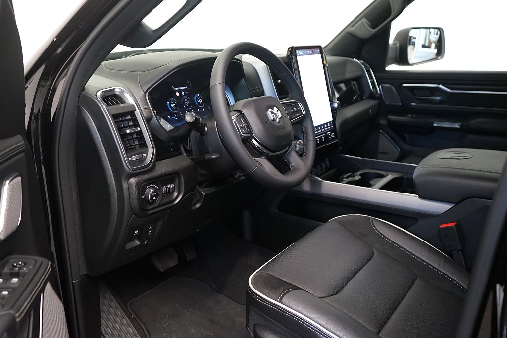 RAM 1500 Laramie Night Premium Hurricane 426hk