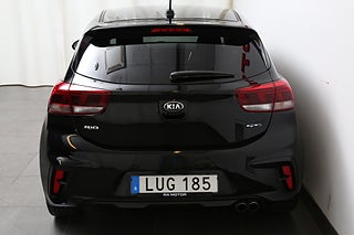 Halvkombi Kia Rio 7 av 25