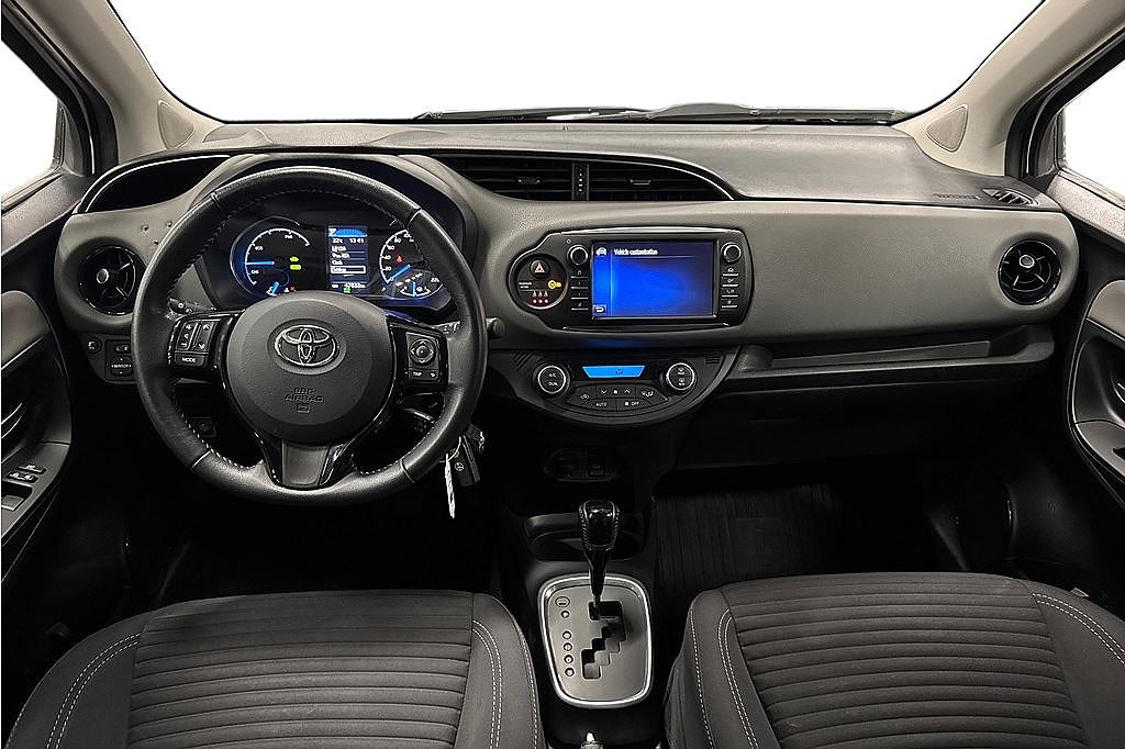 Toyota Yaris Hybrid, 1 brukare, FR 2,95%, P-sensorer fr & bak, tonade rutor