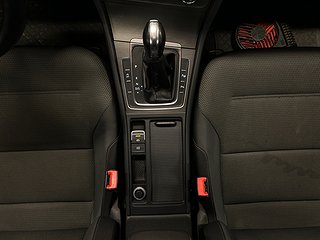 Volkswagen Golf 1.6 Kamera/Drag/D&M-värmare/S&V-däck/X-ljus