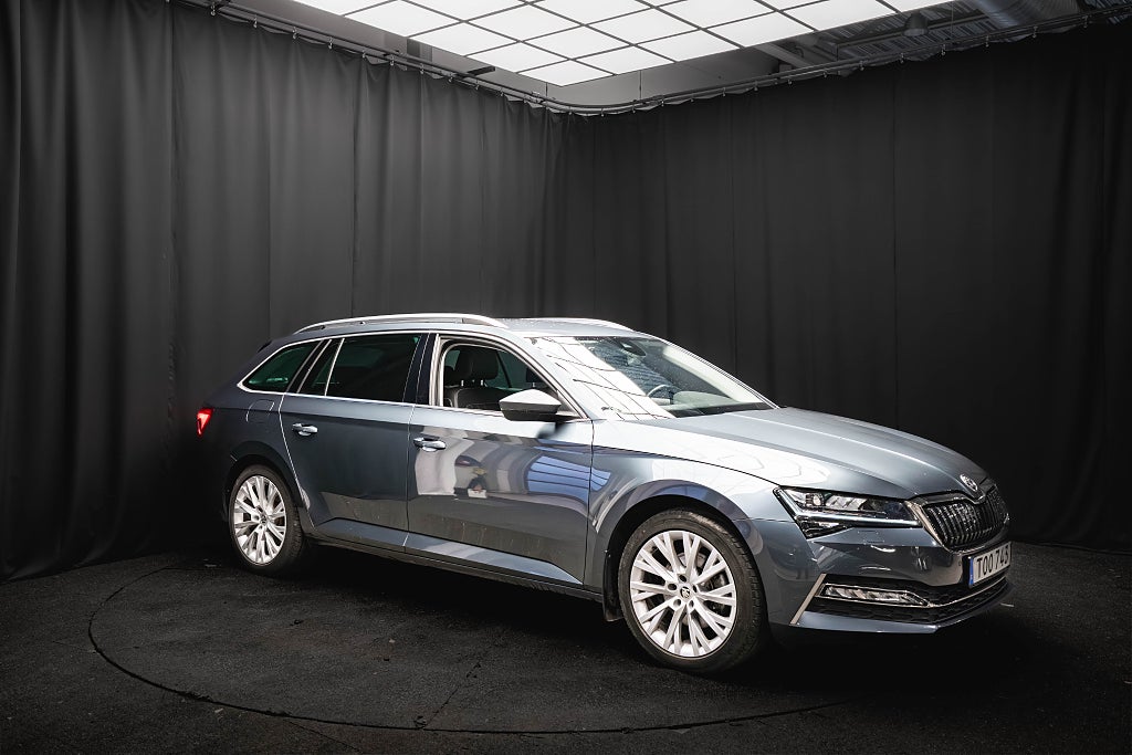 Skoda Superb BUSINESS ADVENTURE LÄDER DRAG B-VÄRMARE CANTON 93.4%SoH