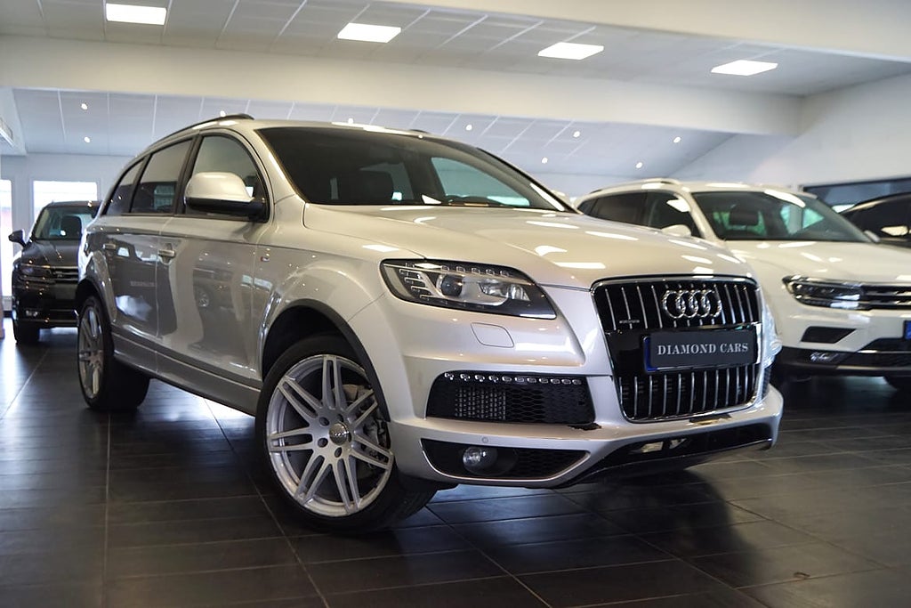 Audi Q7 3.0 TDI V6 quattro TipTronic S Line Pano 7 sits