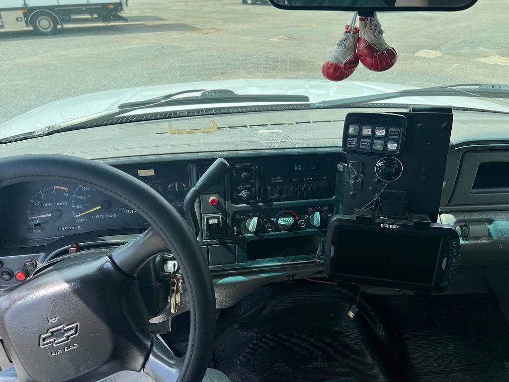GMC SIERRA C3500 HD Garagebärgare