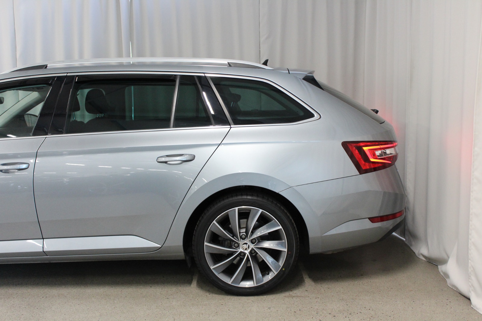 Skoda Superb 2.0 TDI 4x4 SCR Business Edition, L&K, Drag, Värmare 2019 - miniatyr 8
