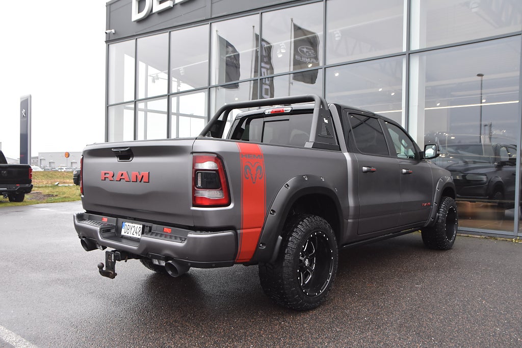 RAM 1500 Limited Crew Cab 5.7 V8 HEMI Carven avgassytem
