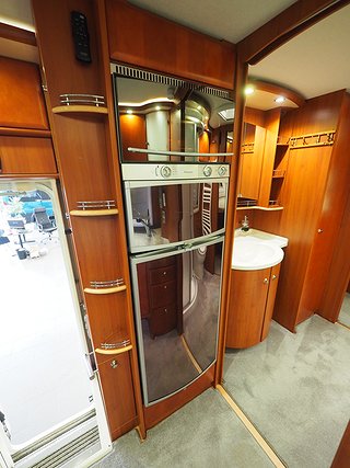 Husbil-halvintegrerad Concorde Charisma 890 LS 7 av 23