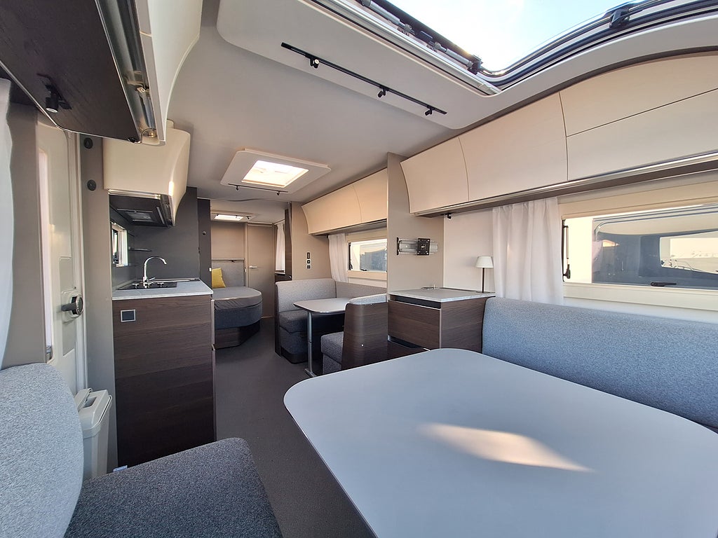 Adria Alpina 753 UP Dubbelbädd, Dusch, Nytt Tält