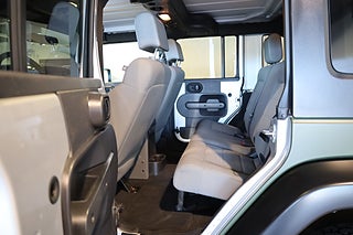 SUV Jeep Wrangler 11 av 15